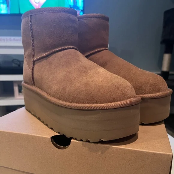 UGG classic mini platform size 7 in chestnut! - Picture 3 of 5